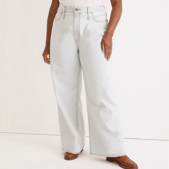 Madewell Superwide-Leg Pleated Jean - Picture 2 of 6
